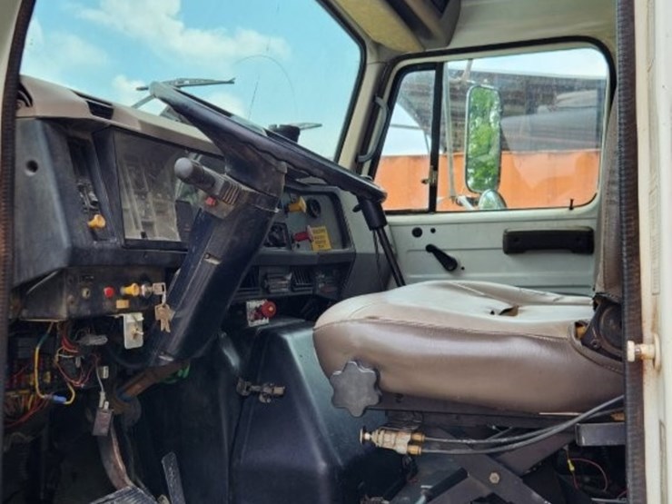 1996-international-dump-truck-w/-14'-dump-bed-model-2574-6x4,-362,863-miles-image-8