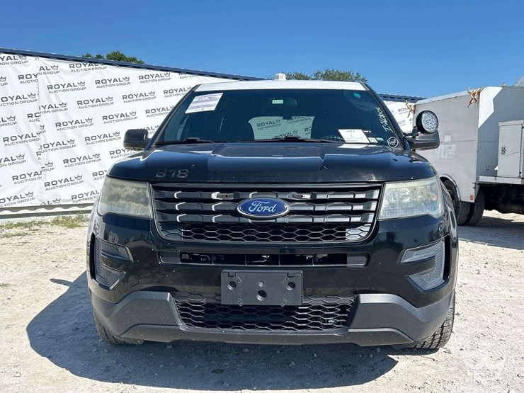 2016-ford-explorer-image-22