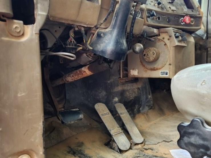 1982-mack-dump-truck-w/-16'-dump-bed-model-r738s--147,375-miles-image-22