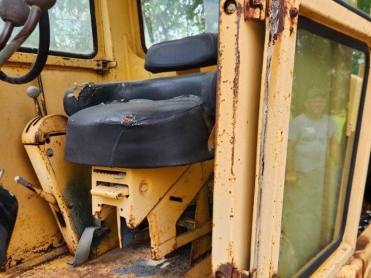 1979-deere-570a-image-12