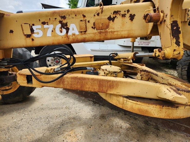 1979-deere-570a-image-9