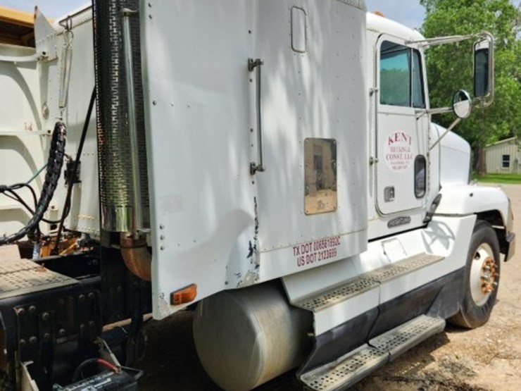 1995-freightliner-conventional-sleeper-cab--model-fld-120--287,028-miles-image-23