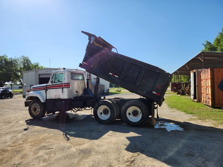 1996-international-dump-truck-w/-14'-dump-bed-model-2574-6x4,-362,863-miles-image-29