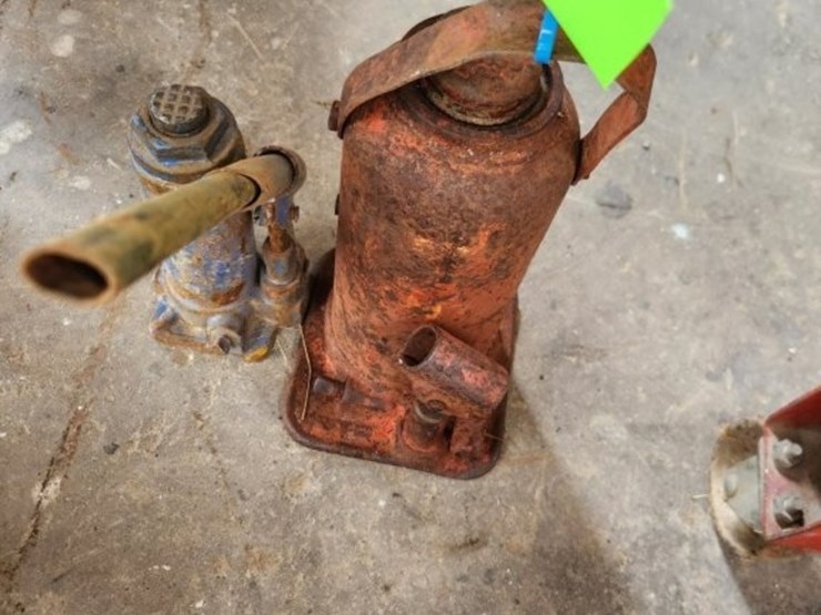 2-bottle-jacks-image-1