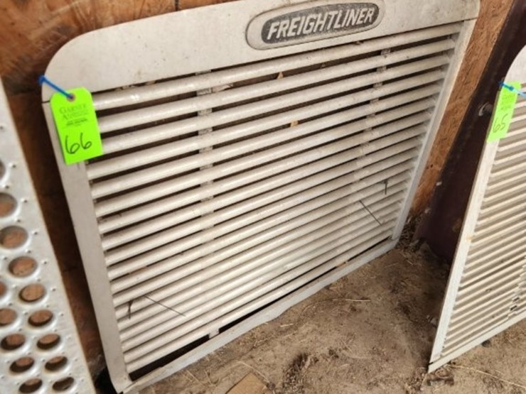 freightliner-grill-image-1