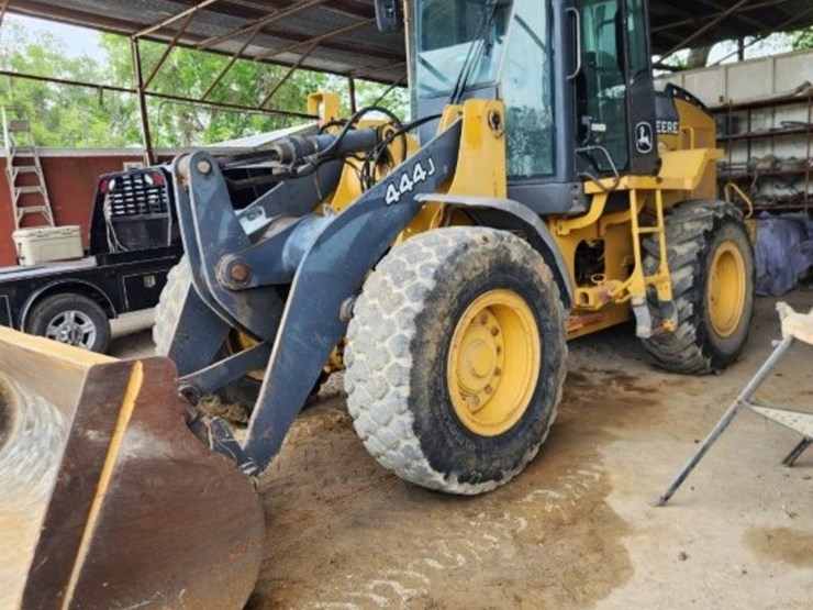 2008-deere-444j-image-27