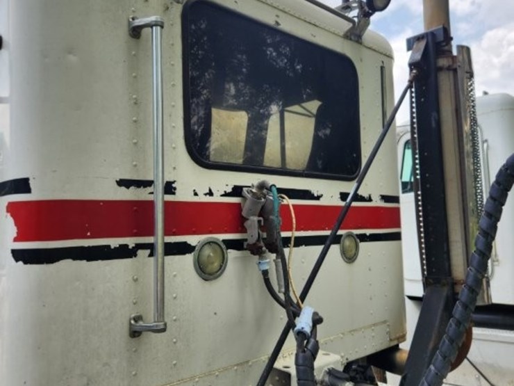 2001-freightliner-conventional-day-cab---model-flr-classic---284,585-miles-image-18