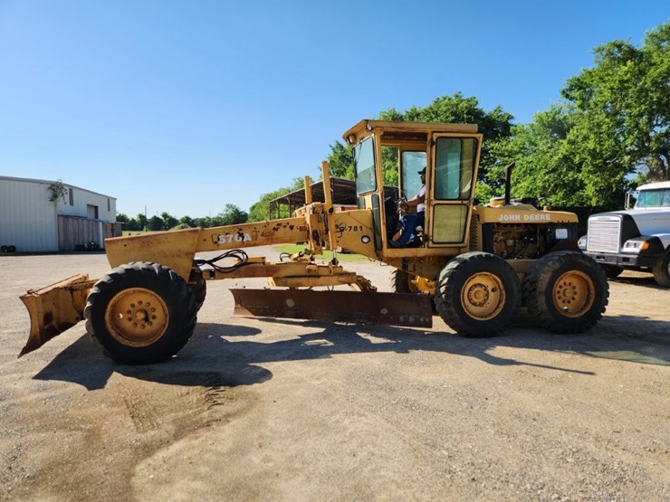 1979-deere-570a-image-27