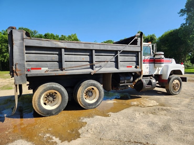 1982-mack-dump-truck-w/-16'-dump-bed-model-r738s--147,375-miles-image-40