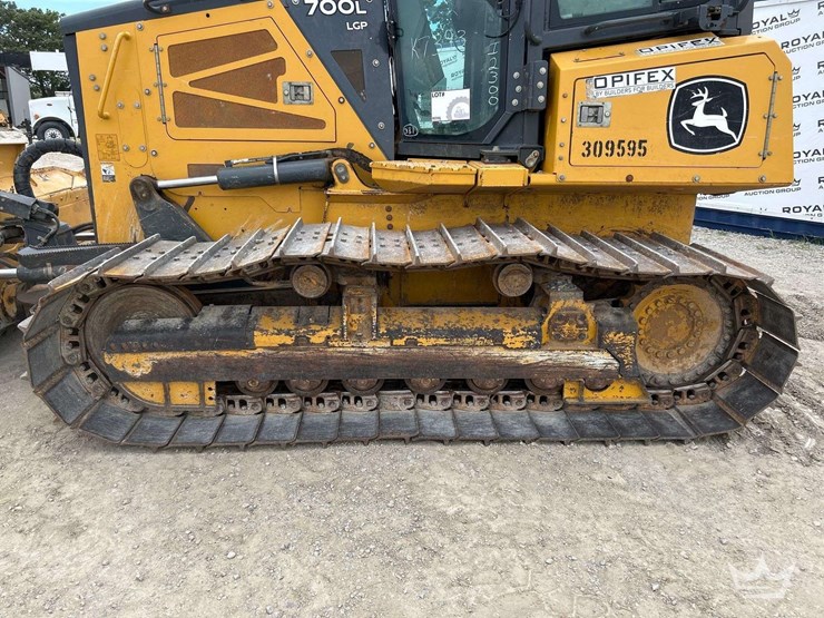 2020-deere-700l-lgp-image-24
