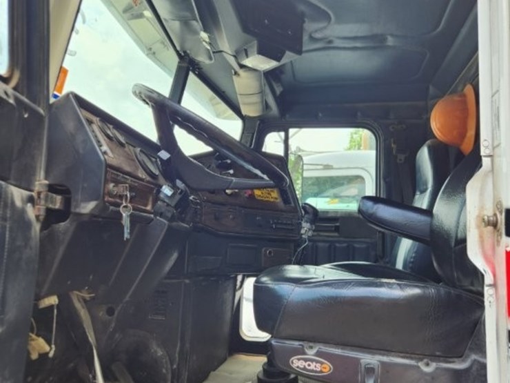 2001-freightliner-conventional-day-cab---model-flr-classic---284,585-miles-image-20