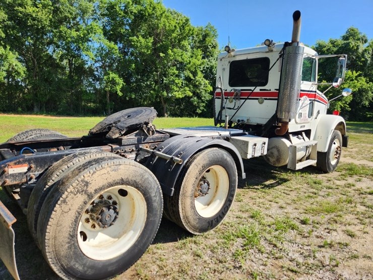 2001-freightliner-conventional-day-cab---model-flr-classic---284,585-miles-image-14
