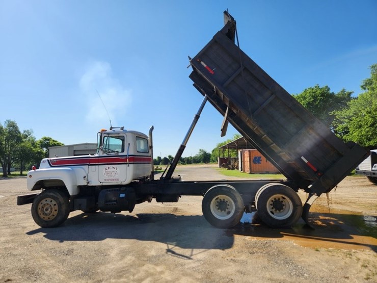 1982-mack-dump-truck-w/-16'-dump-bed-model-r738s--147,375-miles-image-26