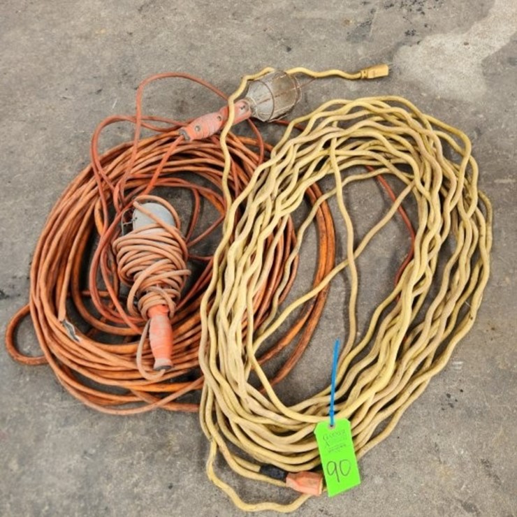 Lot of Extension Cords & 2 Work Lights