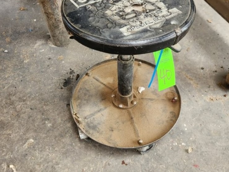 craftsman-mechanic-stool-image-1