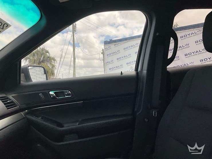 2017-ford-explorer-image-18