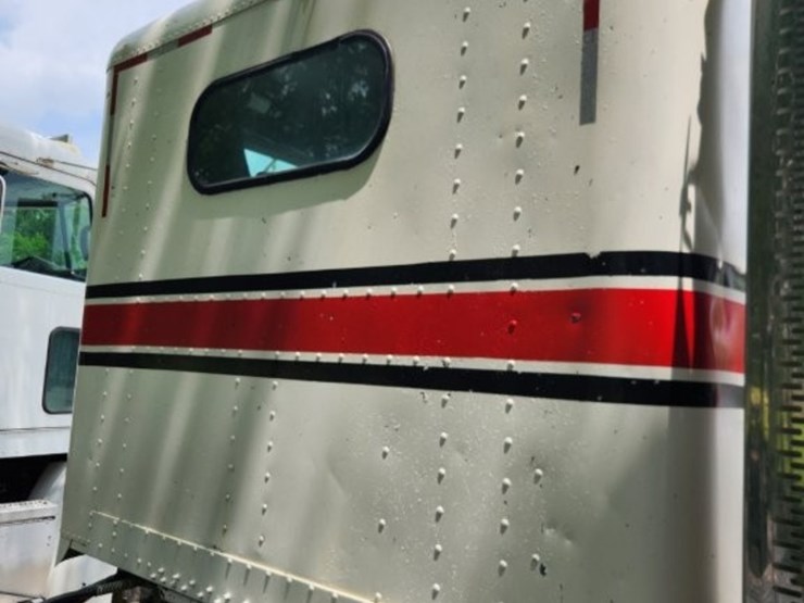 1997-freightliner-conventional-day-cab--model-fld-120---249,740-miles-image-19