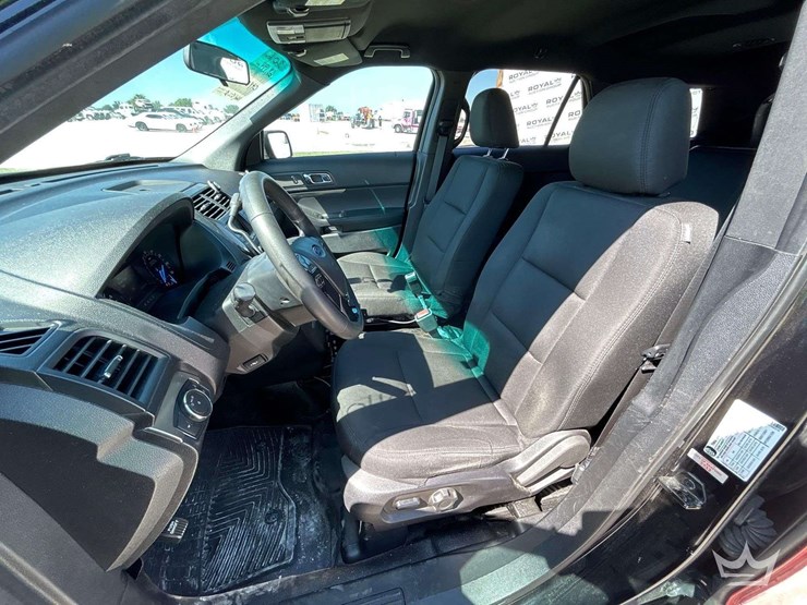 2016-ford-explorer-image-12