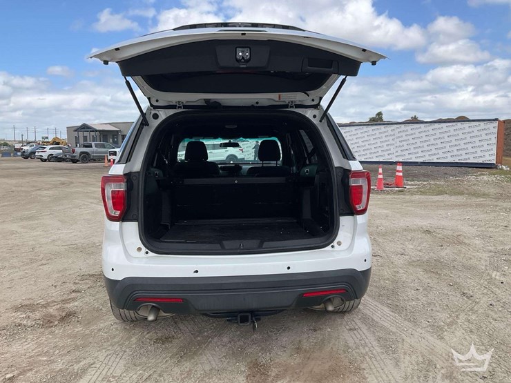 2017-ford-explorer-image-24