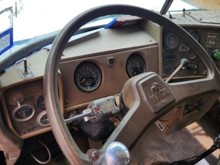 1982-mack-dump-truck-w/-16'-dump-bed-model-r738s--147,375-miles-image-13