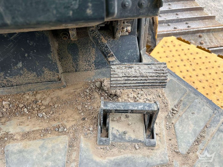 2020-deere-700l-lgp-image-16
