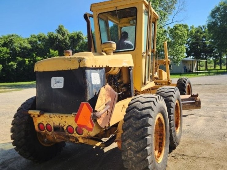 1979-deere-570a-image-5