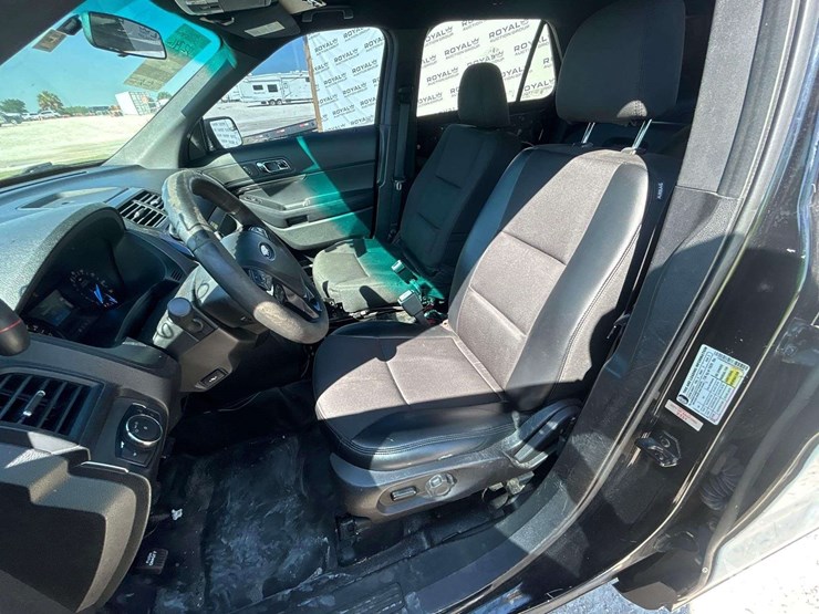2016-ford-explorer-image-12