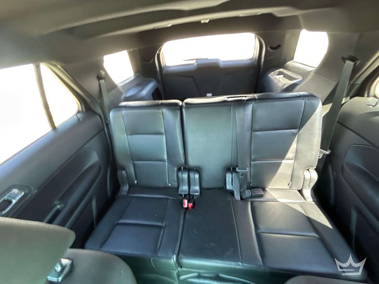 2016-ford-explorer-image-19