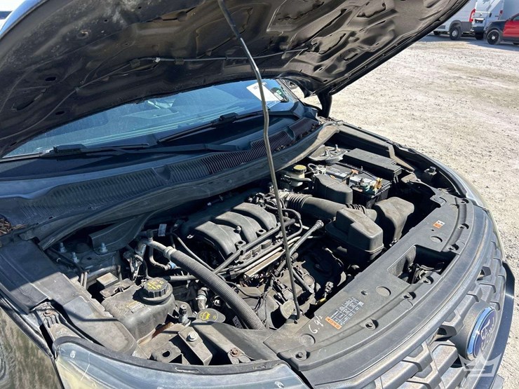 2016-ford-explorer-image-9