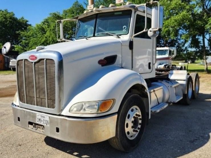 2009-peterbilt-384-image-2