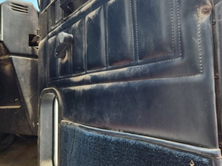 2001-freightliner-conventional-day-cab---model-flr-classic---284,585-miles-image-39