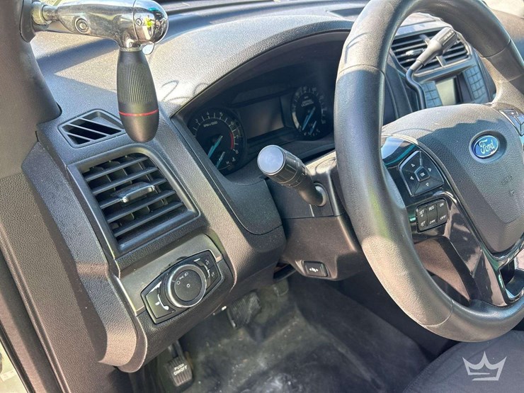2016-ford-explorer-image-12