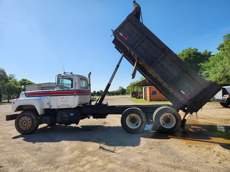 1982-mack-dump-truck-w/-16'-dump-bed-model-r738s--147,375-miles-image-45