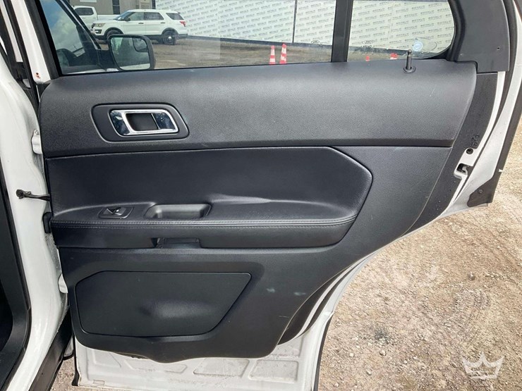 2017-ford-explorer-image-22