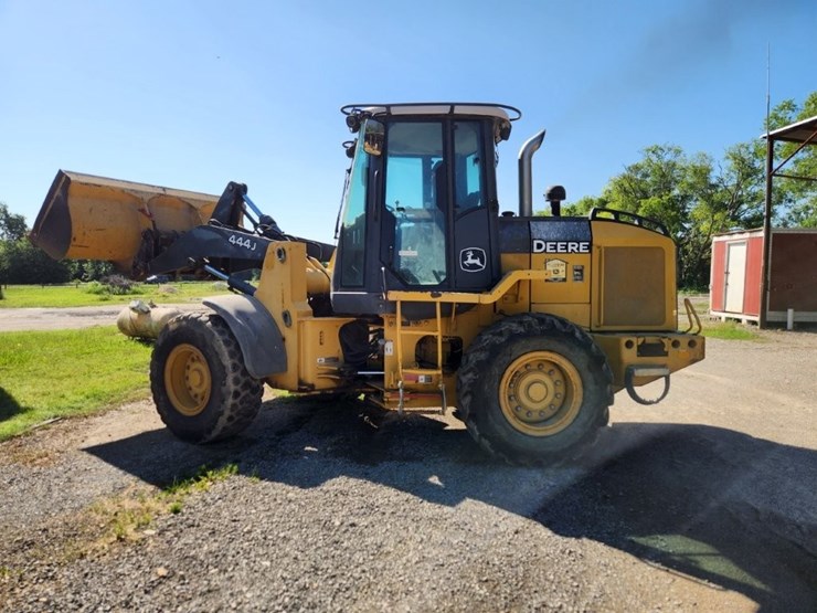 2008-deere-444j-image-45