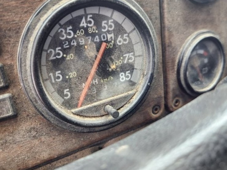 1997-freightliner-conventional-day-cab--model-fld-120---249,740-miles-image-11