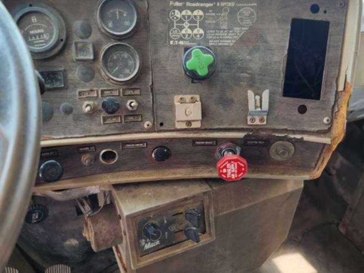 1982-mack-dump-truck-w/-16'-dump-bed-model-r738s--147,375-miles-image-16