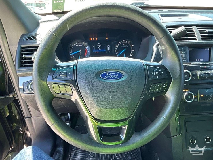 2016-ford-explorer-image-14