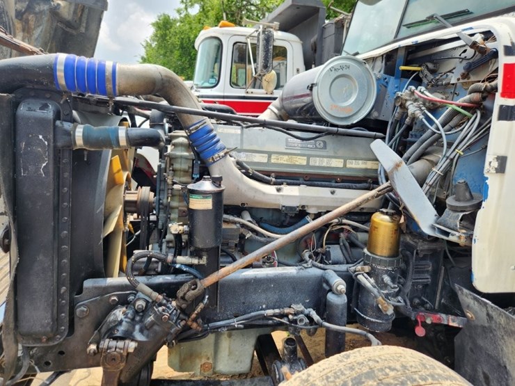 1997-freightliner-conventional-day-cab--model-fld-120---249,740-miles-image-5