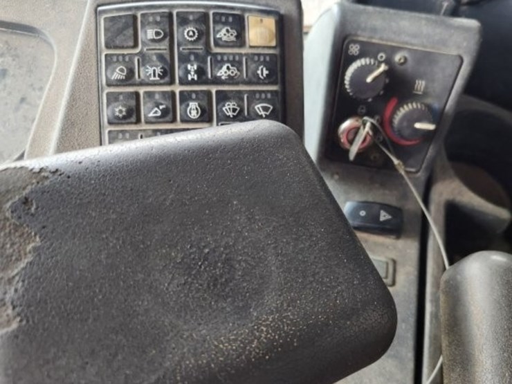 2008-deere-444j-image-18