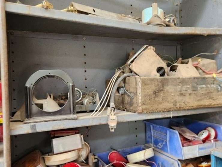 contents-of-four-shelves-image-3