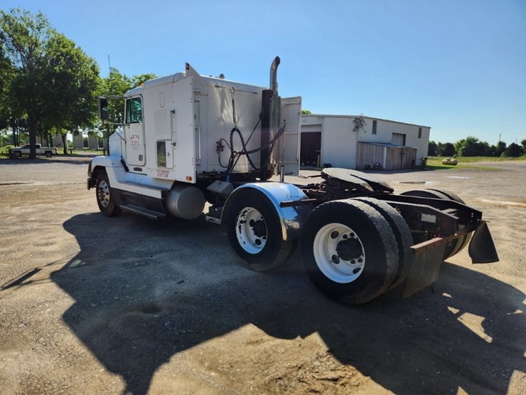 1995-freightliner-conventional-sleeper-cab--model-fld-120--287,028-miles-image-2
