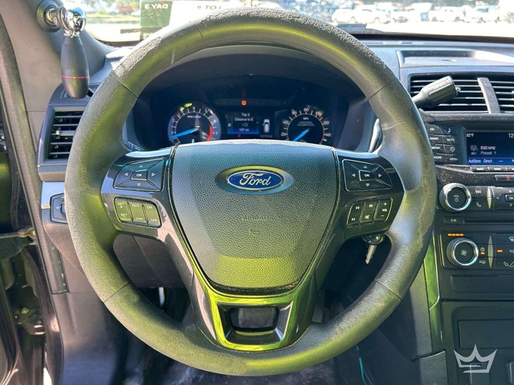 2016-ford-explorer-image-15