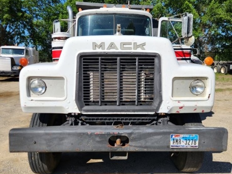 1982-mack-dump-truck-w/-16'-dump-bed-model-r738s--147,375-miles-image-2