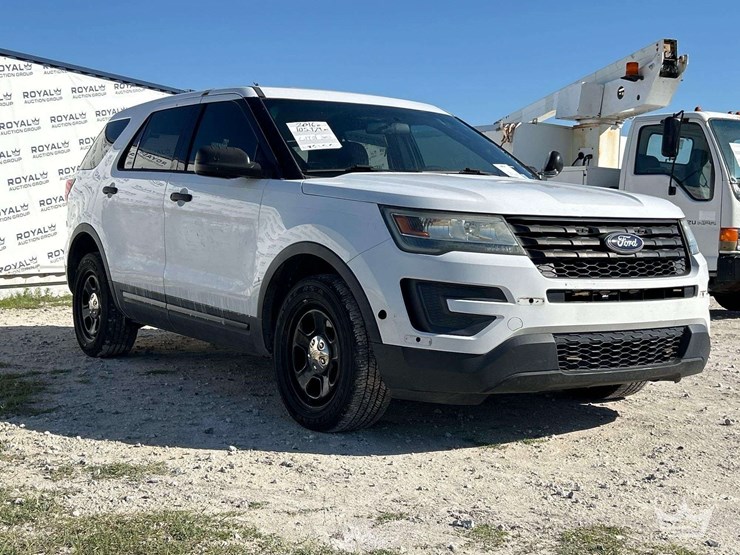 2016-ford-explorer-image-2