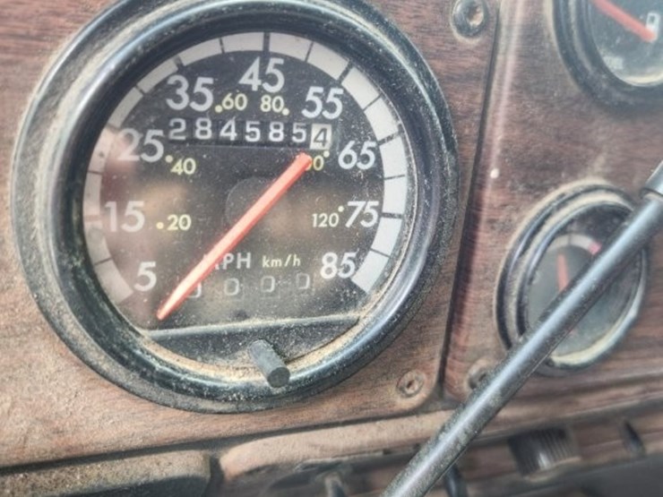 2001-freightliner-conventional-day-cab---model-flr-classic---284,585-miles-image-22