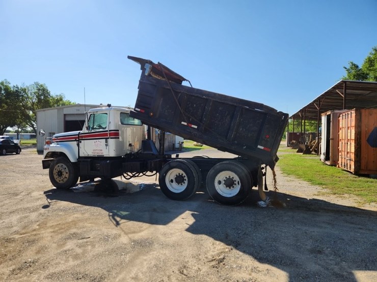 1996-international-dump-truck-w/-14'-dump-bed-model-2574-6x4,-362,863-miles-image-28