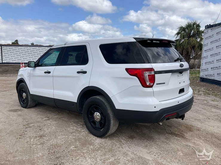 2017-ford-explorer-image-4