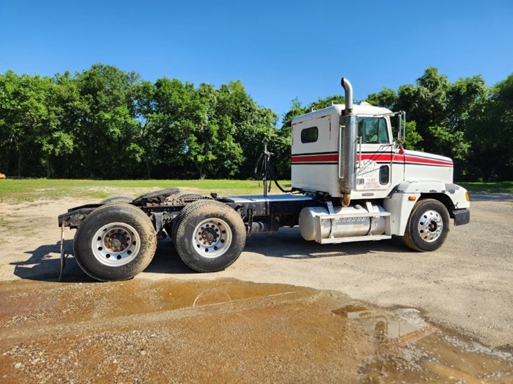 1997-freightliner-conventional-day-cab--model-fld-120---249,740-miles-image-2
