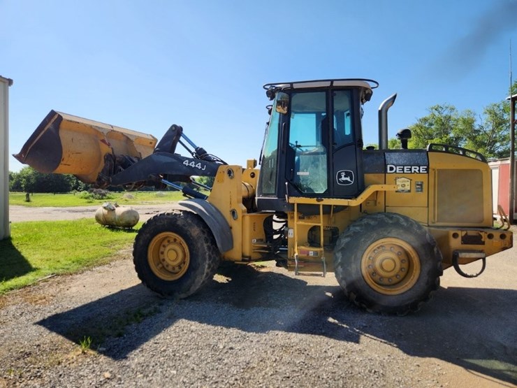 2008-deere-444j-image-44